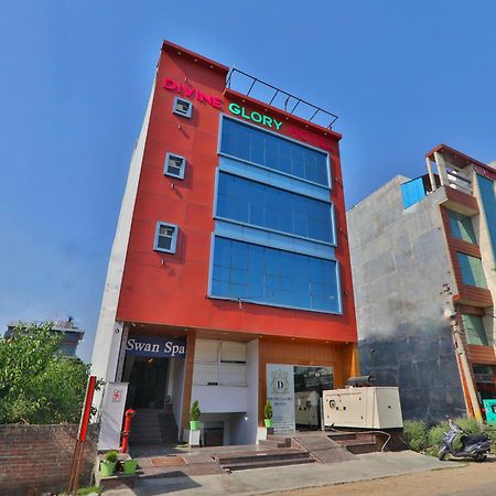 Divine Glory Hotel Лакнау Екстериор снимка
