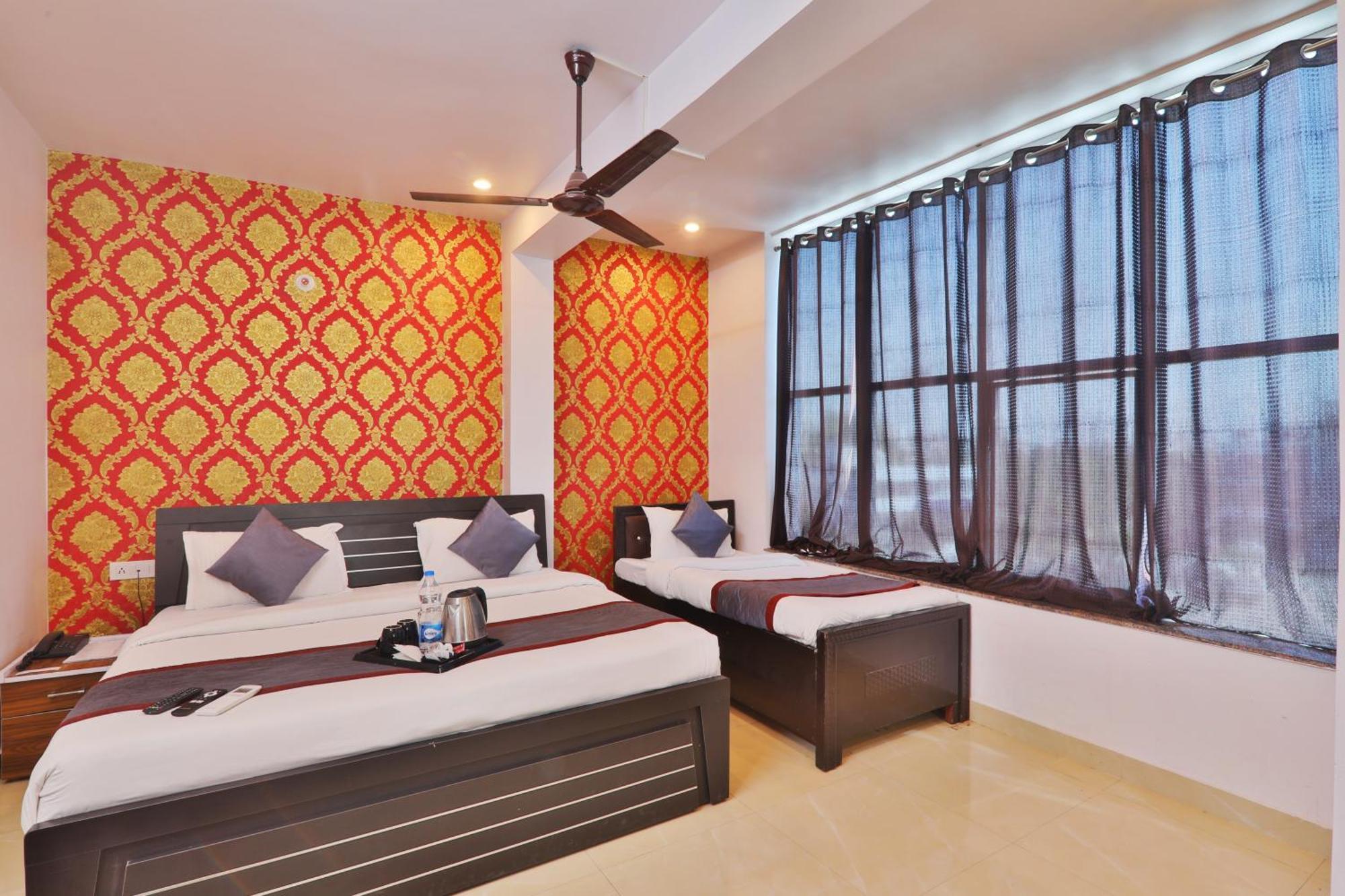 Divine Glory Hotel Лакнау Екстериор снимка