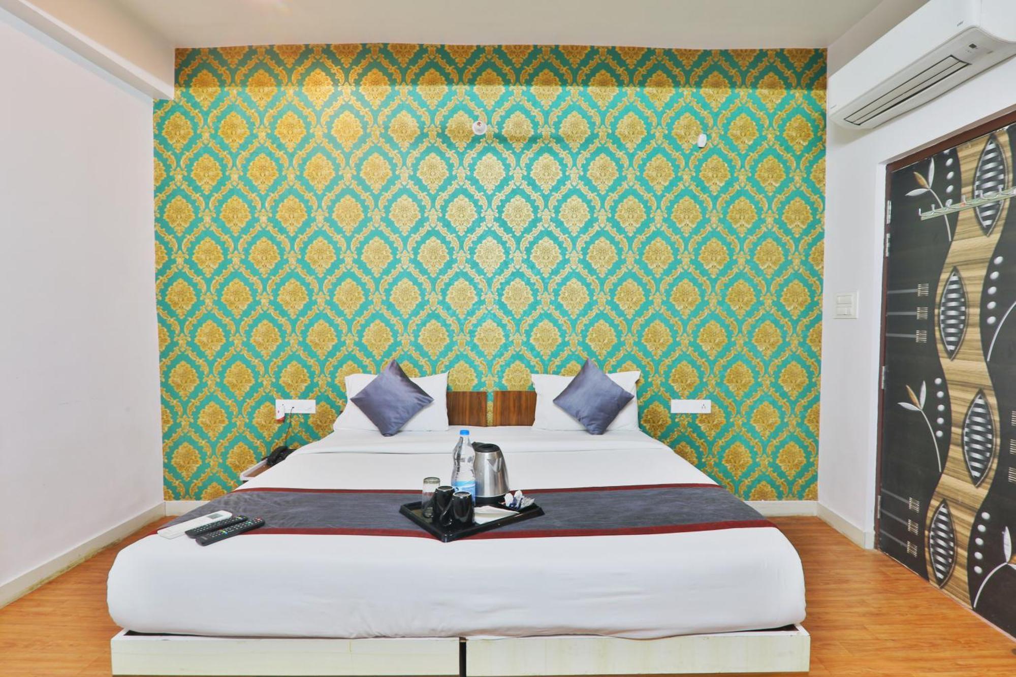 Divine Glory Hotel Лакнау Екстериор снимка