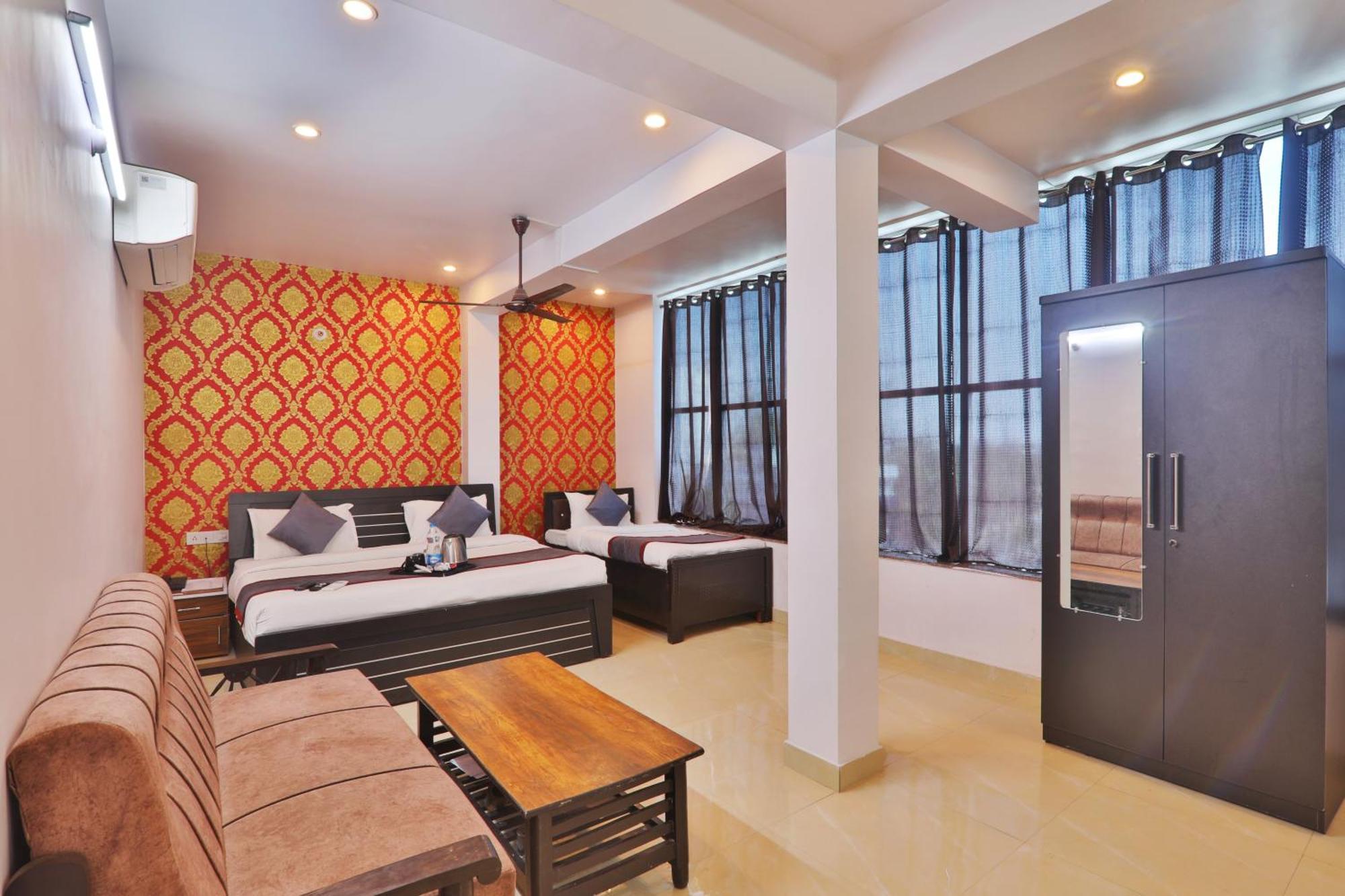 Divine Glory Hotel Лакнау Екстериор снимка